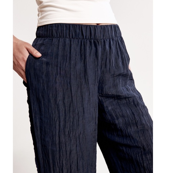 Abercrombie & Fitch Crinkle Woven Pull-On Relaxed Wide Leg Pant Navy XL - Picture 2 of 10